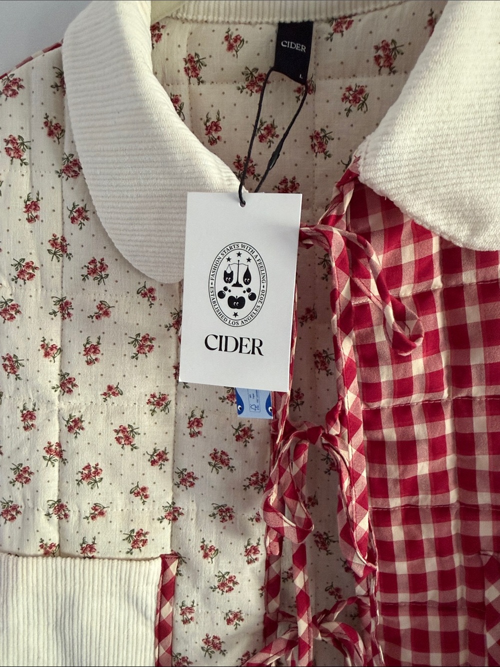 Floral & Gingham Red Quilted Vest with Cream Collar - Picture 5 of 6